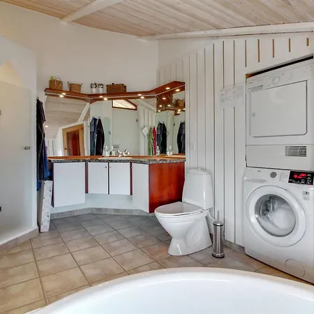 Alim - 300m From The Sea By Interhome Lakolk