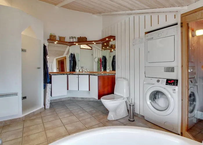 Alim - 300m From The Sea By Interhome Lakolk